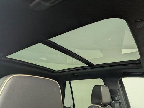 Used 2023 GMC Yukon SLT w/ SLT Premium Package image 31