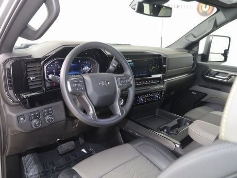 Used 2025 Chevrolet Silverado 2500 ZR2 image 27