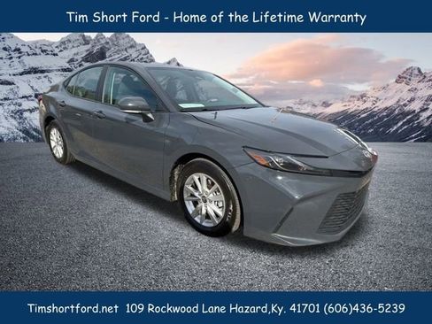 Used 2025 Toyota Camry LE image 4