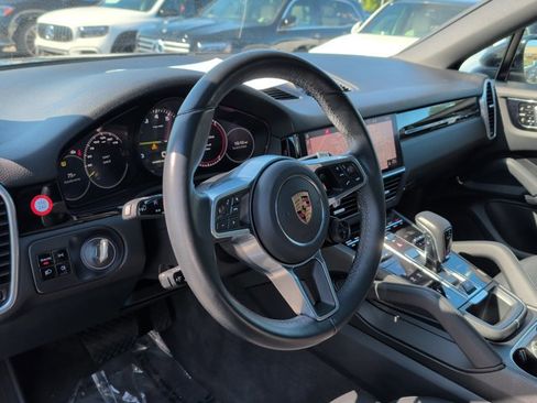 Used 2020 Porsche Cayenne E-Hybrid Coupe AWD/4WD image 29