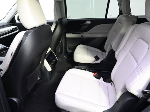 New 2026 Lincoln Aviator AWD image 21