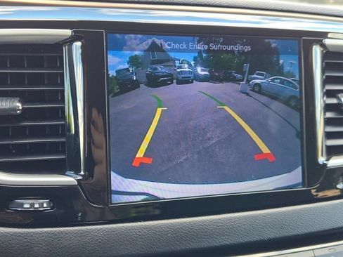 Used 2017 Chrysler Pacifica Touring FWD image 33
