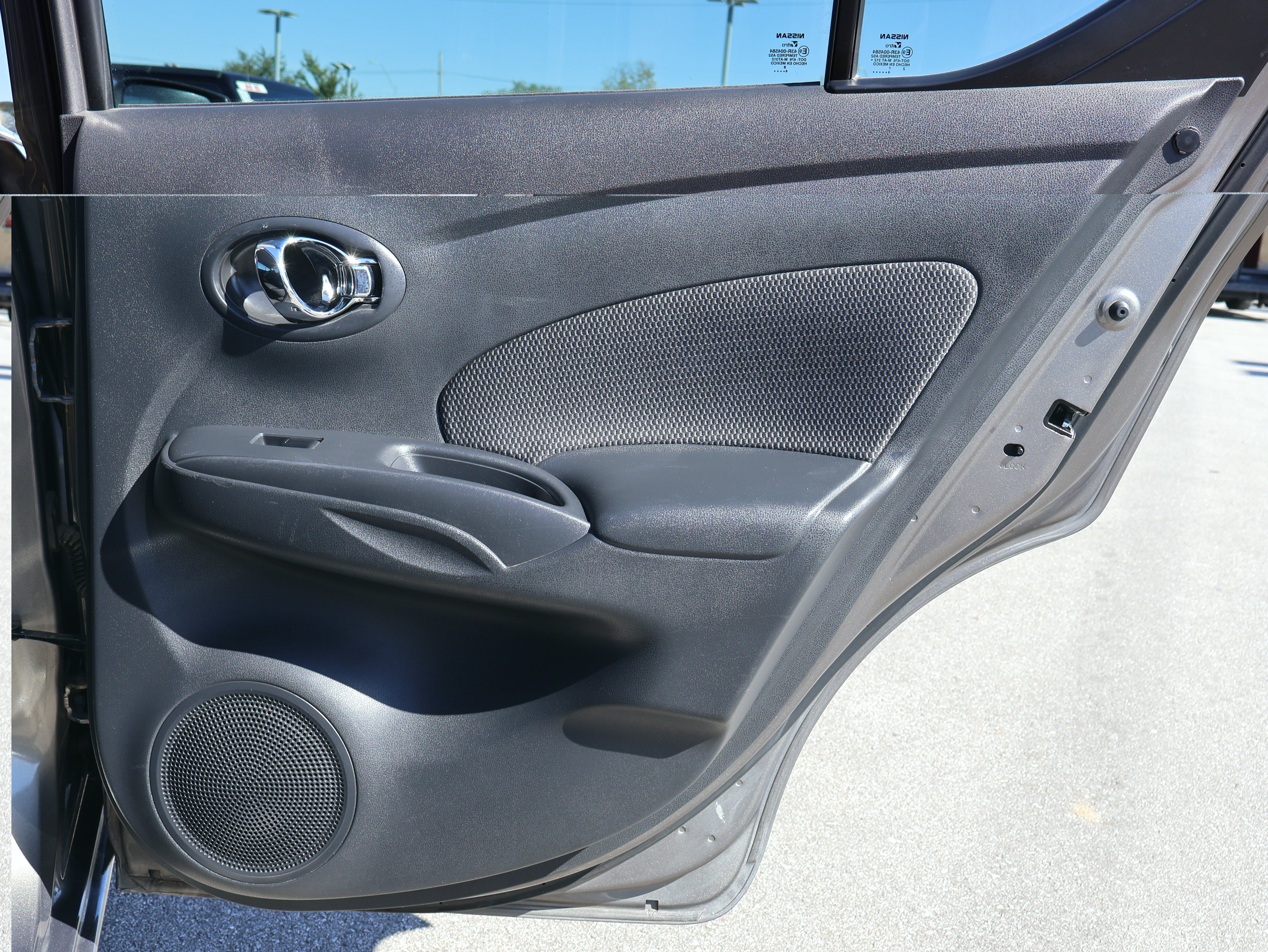 Used 2015 Nissan Versa SV FWD image 10
