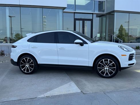 Certified 2022 Porsche Cayenne Coupe image 8