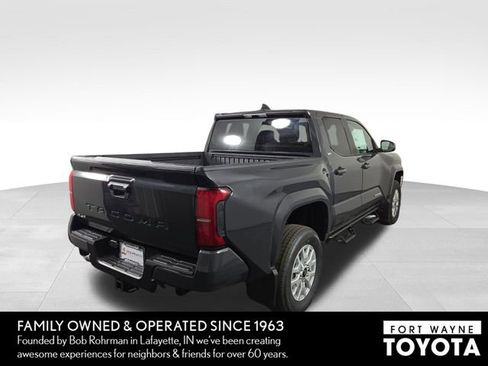 Used 2025 Toyota Tacoma SR5 image 7