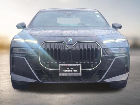 Used 2025 BMW 740i xDrive w/ Premium Package AWD/4WD image 4