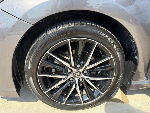 Used 2021 Toyota Camry SE FWD image 12