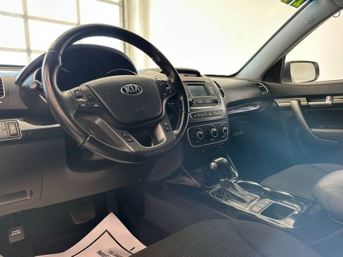 Used 2014 Kia Sorento LX AWD/4WD image 9