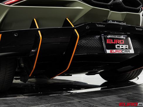 Used 2025 Lamborghini Revuelto AWD/4WD image 29