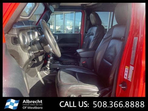 Used 2018 Jeep Wrangler Unlimited Sahara w/ Cold Weather Group image 10