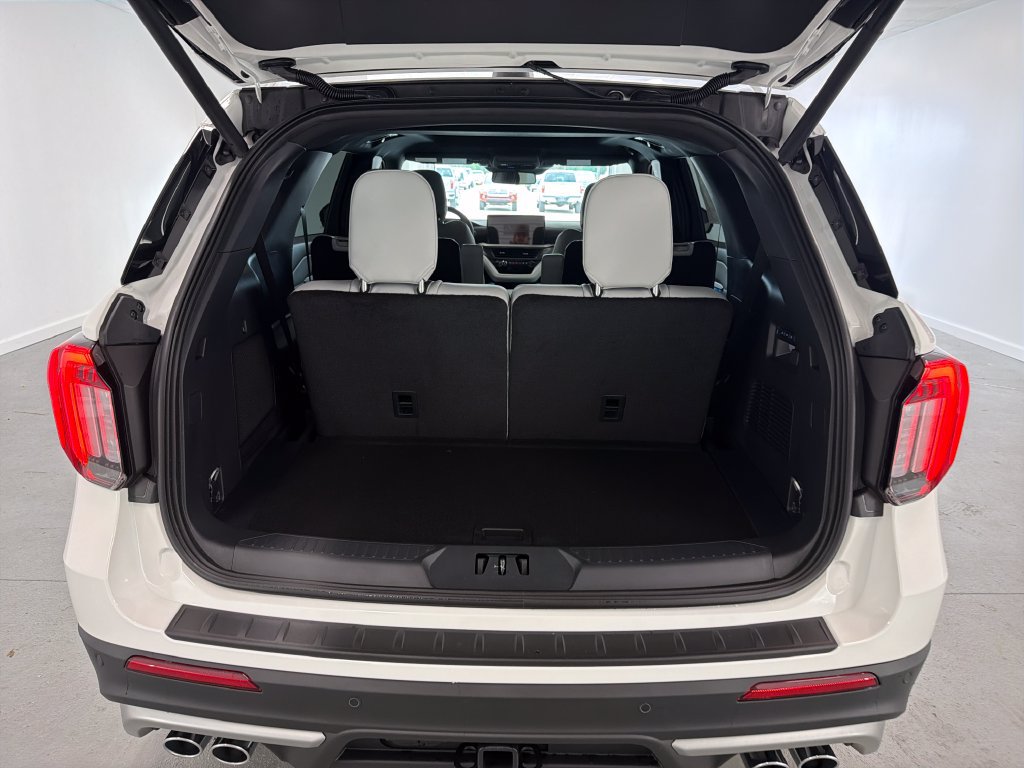 New 2027 Ford Explorer Platinum w/ 3.0L Ultimate Package RWD image 8