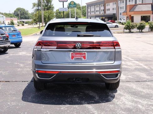 Used 2024 Volkswagen Atlas Cross Sport SE w/ Panoramic Sunroof Package AWD/4WD image 6