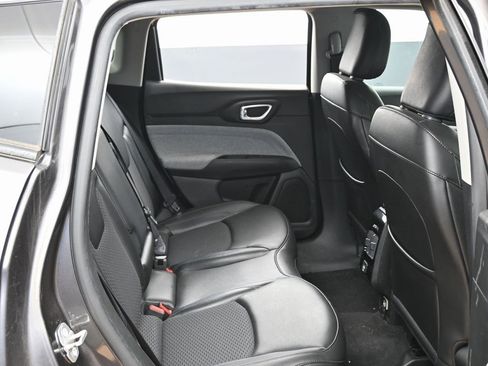 Used 2022 Jeep Compass Latitude image 33