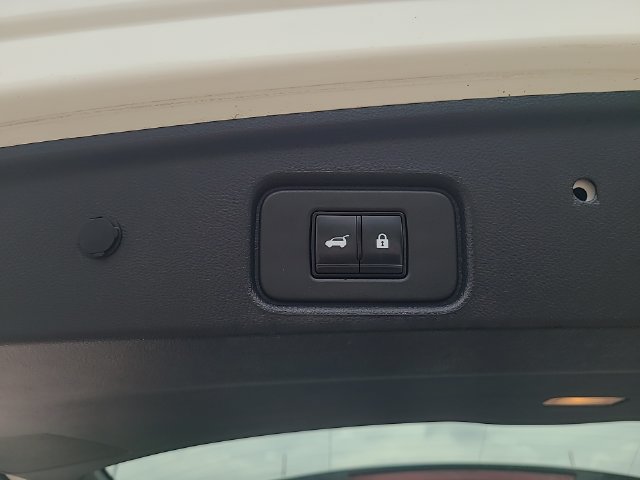 Used 2024 Nissan Pathfinder SL AWD/4WD image 34