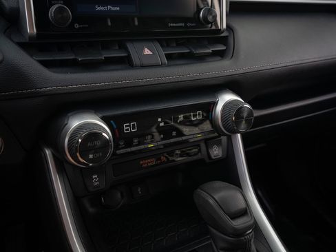 Used 2021 Toyota RAV4 XLE w/ Convenience Package image 25