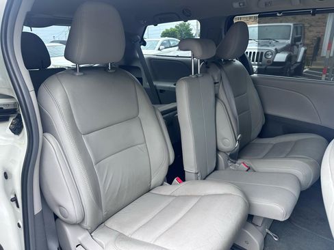 Used 2015 Toyota Sienna XLE w/ XLE Navigation Package FWD image 19
