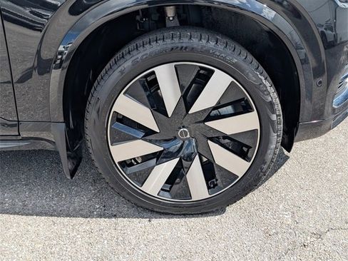 Used 2025 Volvo XC90 T8 Plus w/ Protection Package Premier image 9