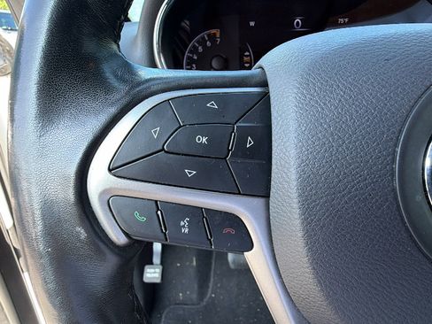 Used 2020 Jeep Grand Cherokee Laredo RWD image 27