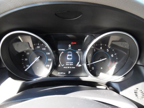 Used 2017 Jaguar XF Premium image 12