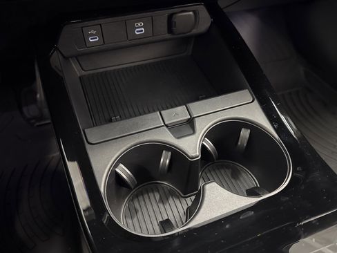 Certified 2024 Toyota Prius XLE image 27