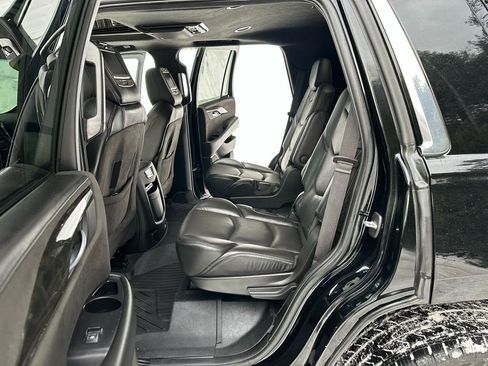Used 2019 Cadillac Escalade Platinum image 9