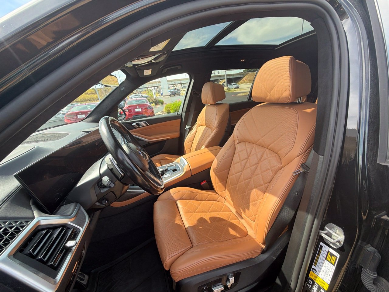 Used 2023 BMW X7 xDrive40i w/ M Sport Package AWD/4WD image 11