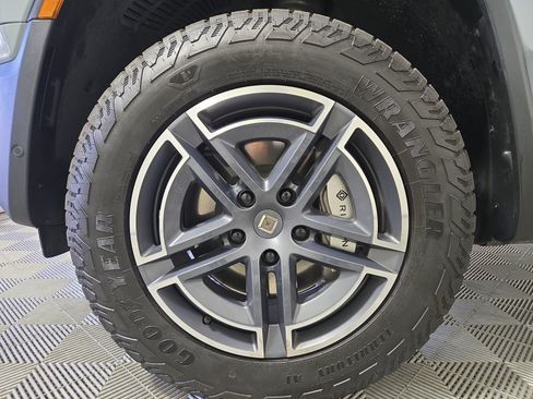 Used 2025 Rivian R1S Adventure Dual AWD/4WD image 9