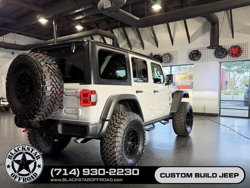 Used 2025 Jeep Wrangler Unlimited Rubicon AWD/4WD image 31
