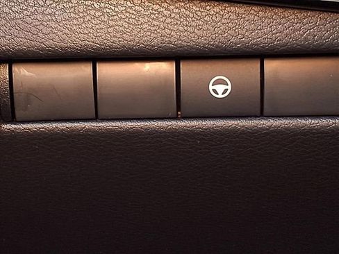 Used 2025 Nissan Kicks SR image 24