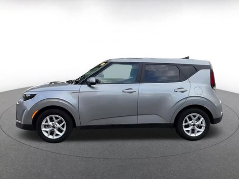 Used 2025 Kia Soul LX w/ LX Technology Package FWD image 8