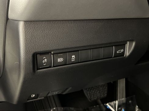 Used 2022 Toyota Venza XLE AWD/4WD image 31