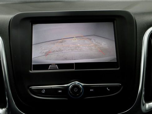 Used 2022 Chevrolet Equinox LT w/ Driver Convenience Package image 2