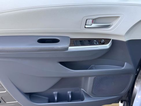 Used 2022 Toyota Sienna XLE w/ XLE Plus Package image 28