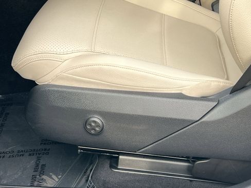 Used 2024 Mercedes-Benz GLC 300 4MATIC image 14