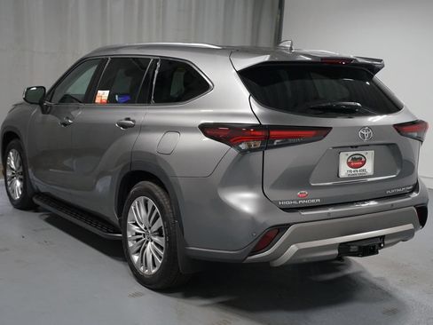 Certified 2026 Toyota Highlander Platinum AWD/4WD image 6