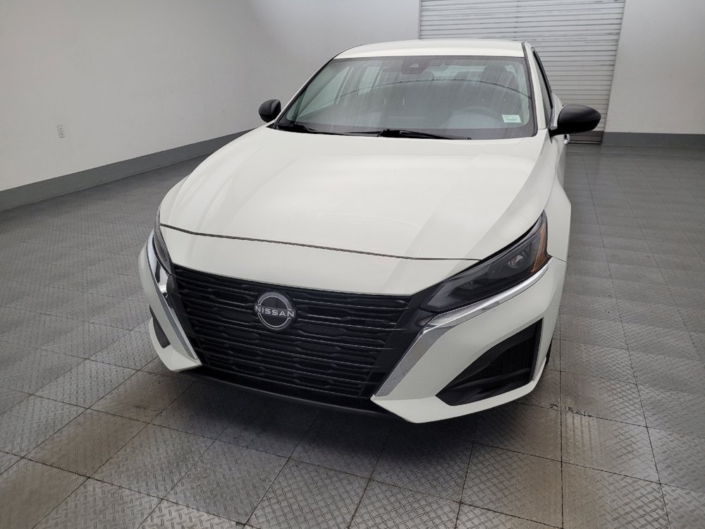Used 2025 Nissan Altima 2.5 SV FWD image 15