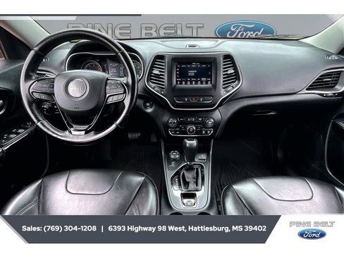 Used 2021 Jeep Cherokee Latitude Plus AWD/4WD image 13