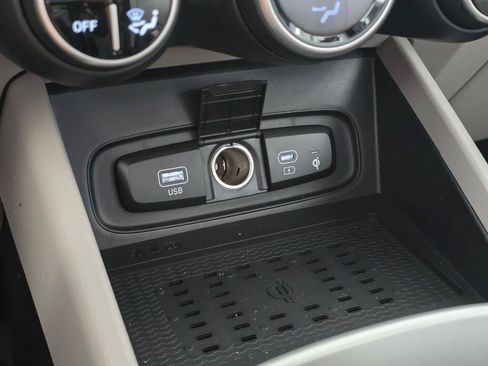 New 2026 Hyundai Venue SEL FWD image 27