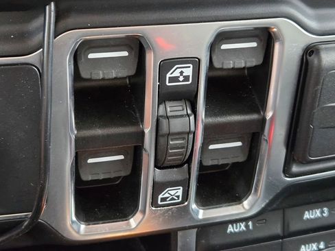 Used 2023 Jeep Wrangler Unlimited Sahara w/ Cold Weather Group image 20