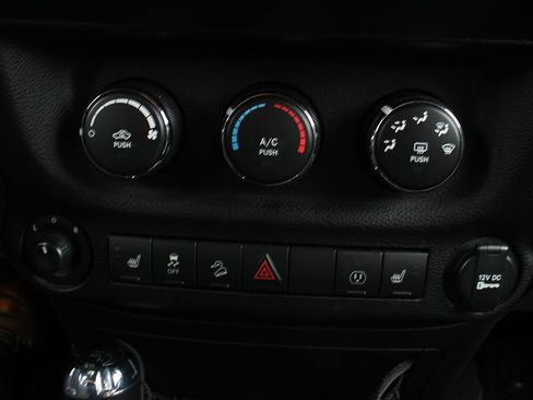 Used 2017 Jeep Wrangler Rubicon w/ Connectivity Group image 28