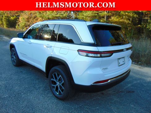 New 2025 Jeep Grand Cherokee Limited RWD image 8