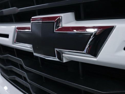 Used 2024 Chevrolet Silverado 2500 Custom w/ Custom Value Package image 4