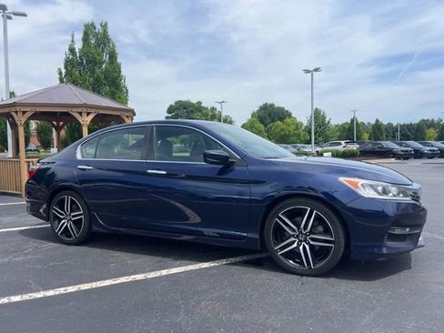 Used 2016 Honda Accord Sport image 4