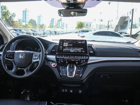 Used 2025 Honda Odyssey Touring image 18