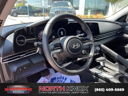 Used 2025 Hyundai Elantra SEL FWD image 7