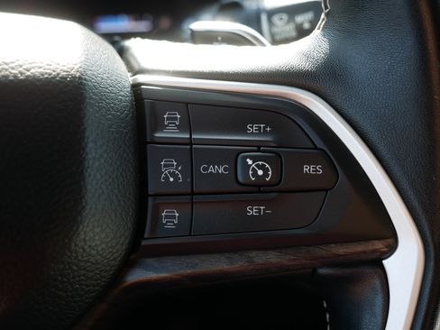 Used 2022 Jeep Grand Cherokee L Limited AWD/4WD image 30