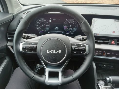 Used 2025 Kia Sportage SX image 14