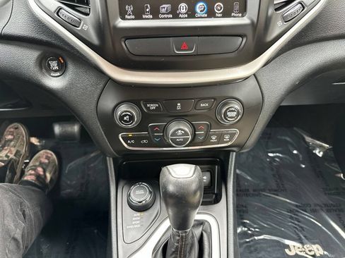 Used 2016 Jeep Cherokee Limited AWD/4WD image 35
