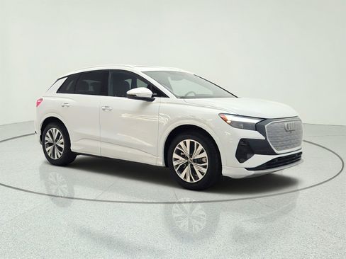 Used 2023 Audi Q4 e-tron Premium w/ Convenience Package RWD image 3