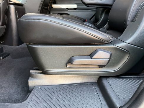 Used 2022 Ford Explorer XLT image 19